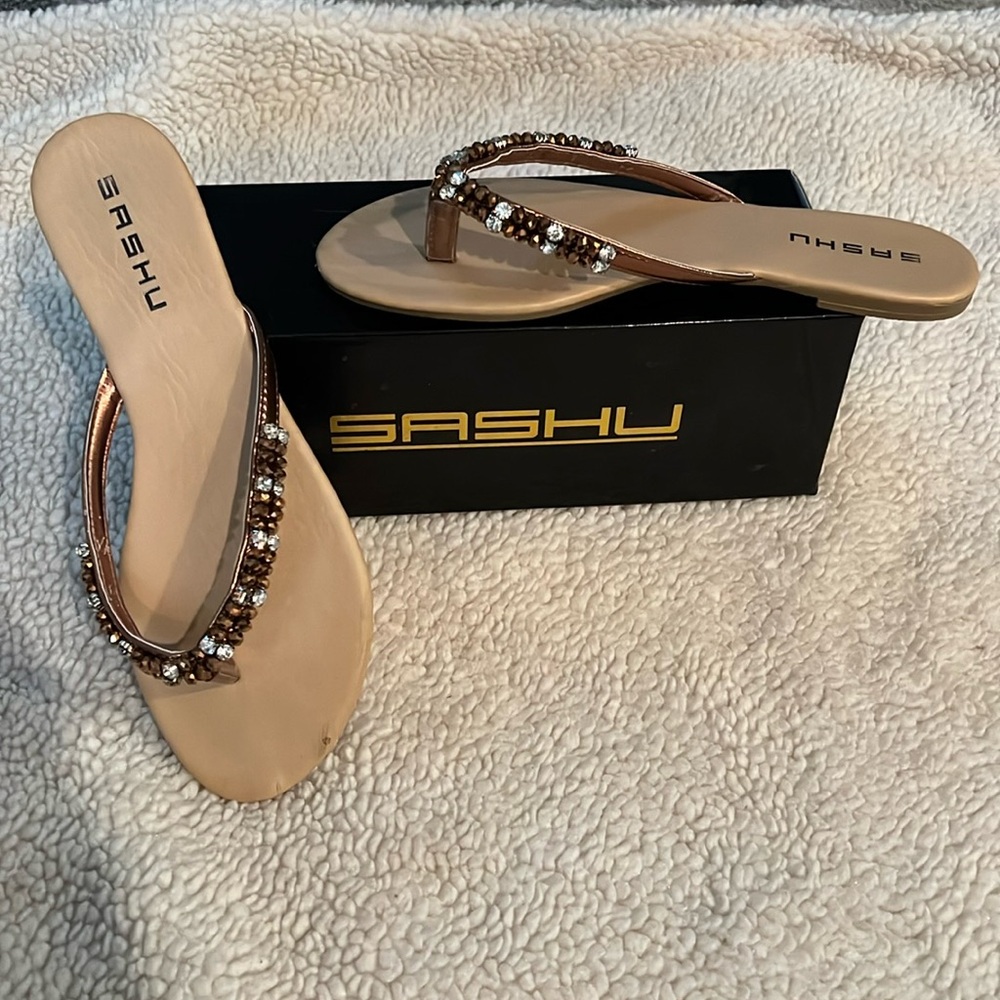 Flat stones sandle